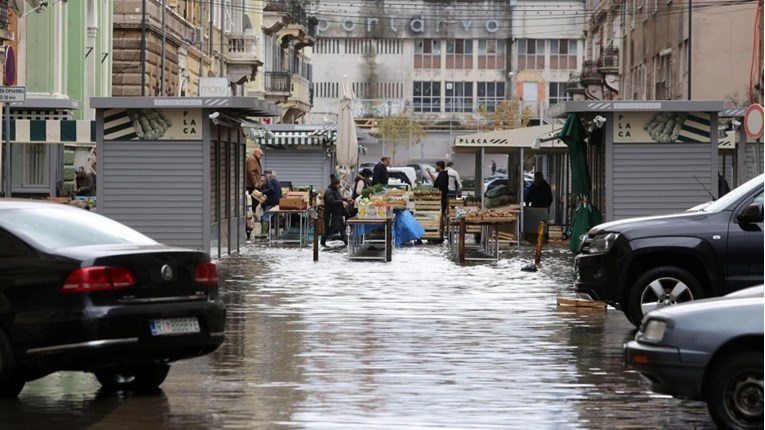 VIDEO Središte Rijeke i dalje pod vodom, ovako danas izgleda tržnica